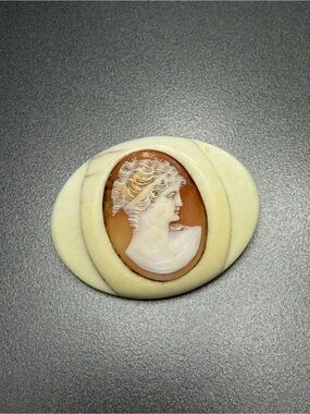 Hand-Carved Stone  Cameo Brooch in Ivory #p02